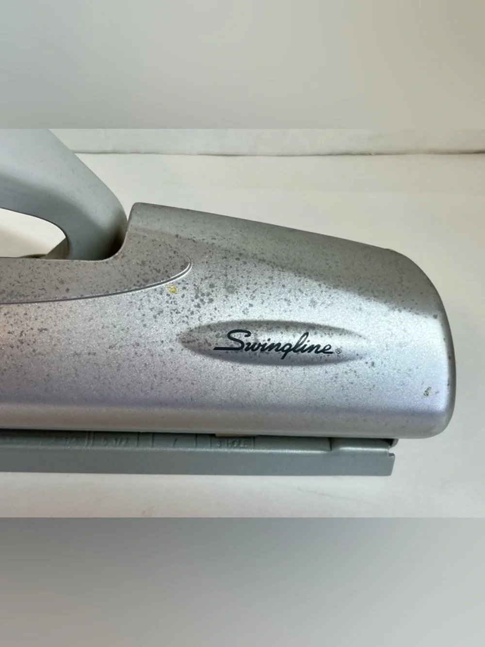 Swingline Silver and Black Heavy-Duty 3-Hole Punch (Mint Condition) (Ergonomic)